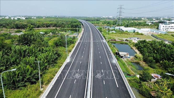 Đoạn phía Tây của cao tốc Bến Lức – Long Thành được thông xe kỹ thuật trong ngày 19/4. Ảnh: Linh Sơn-TTXVN