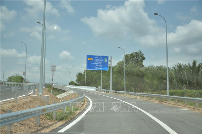 Lối vào cao tốc Bến Lức –Long Thành từ hướng Quốc lộ 1. Ảnh: Linh Sơn-TTXVN