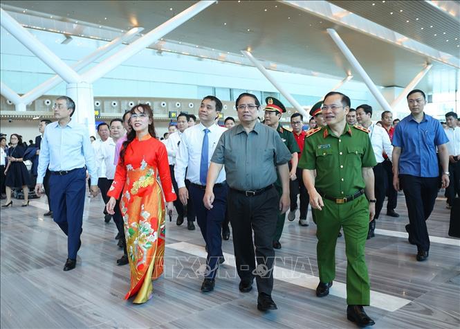 Thủ tướng Phạm Minh Chính thăm công trình Nhà ga T3 Cảng hàng không quốc tế Tân Sơn Nhất, Thành phố Hồ Chí Minh. Ảnh: Dương Giang-TTXVN 
