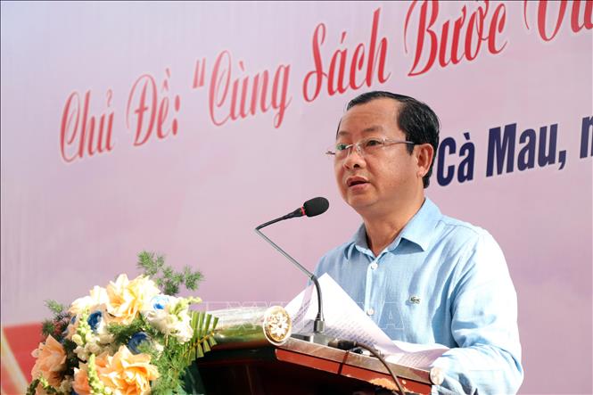 Ông Nguyễn Quốc Thanh, Giám đốc Sở Văn hóa, Thể thao và Du lịch tỉnh Cà Mau kêu gọi  các tổ chức xã hội, các thầy cô giáo và các bậc phụ huynh, cán bạn đoàn viên thanh niên cùng chung tay tạo dựng môi trường đọc lành mạnh, phong phú. Ảnh: Kim Há - TTXVN 