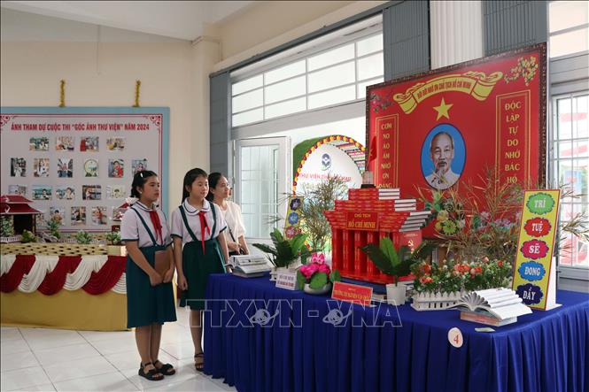 Thư viện, Bảo tàng tỉnh cùng các đơn vị phối hợp tổ chức các cuộc thi, trưng bày và hoạt động ngoại khóa trong chuỗi hoạt động chào mừng Ngày sách và Văn hóa đọc Việt Nam và Ngày sách và Bản quyền thế giới năm 2025. Ảnh: Kim Há - TTXVN