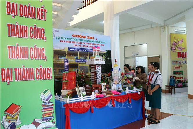 Thư viện, Bảo tàng tỉnh cùng các đơn vị phối hợp tổ chức các cuộc thi, trưng bày và hoạt động ngoại khóa trong chuỗi hoạt động chào mừng Ngày sách và Văn hóa đọc Việt Nam và Ngày sách và Bản quyền thế giới năm 2025. Ảnh: Kim Há - TTXVN