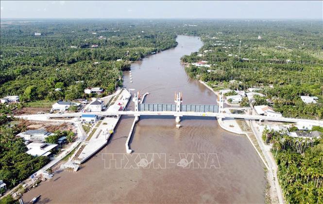 Toàn cảnh công trình, đưa vào vận hành cống âu Rạch Mọp để ngăn mặn giữ ngọt lớn nhất Sóc Trăng. Ảnh: Trung Hiếu - TTXVN
