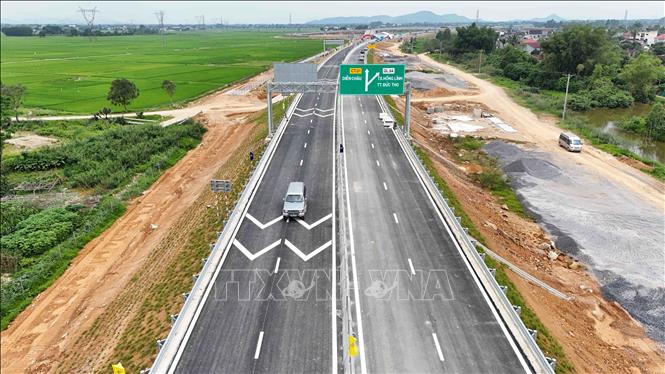 Dự án thành phần cao tốc Bãi Vọt - Hàm Nghi chính thức thông xe kỹ thuật. Ảnh: Hữu Quyết – TTXVN