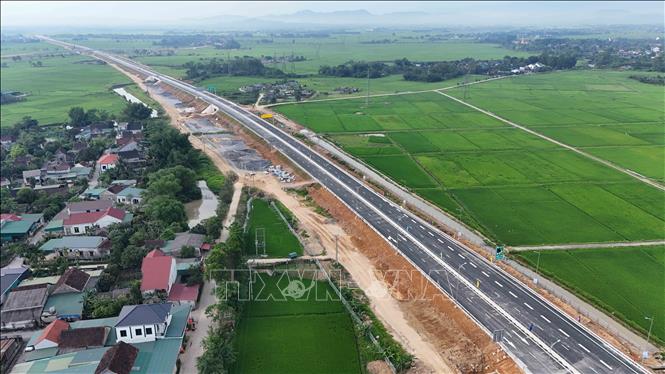 Dự án thành phần cao tốc Bãi Vọt - Hàm Nghi đoạn qua (xã Thanh Bình Thịnh, huyện Đức Thọ). Ảnh: Hữu Quyết – TTXVN