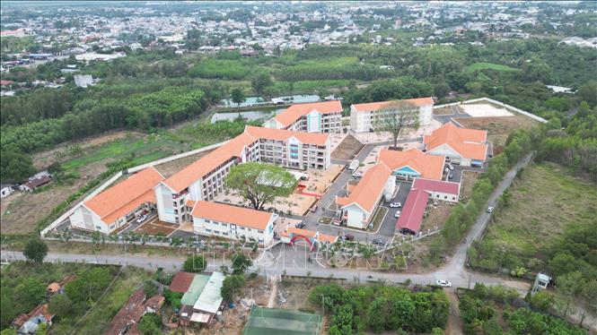 Trường phổ thông Dân tộc nội trú tỉnh Đồng Nai sau khi được cải tạo, nâng cấp trên diện tích đất gần 35.000 m2. Ảnh: Lê Xuân-TTXVN