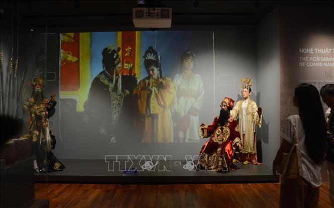 Bảo tàng ứng dụng phim 3D Mapping, phim 3D, phim tư liệu, slide hình ảnh làm tăng tính trải nghiệm, tương tác đối với du khách. Ảnh: Văn Dũng-TTXVN