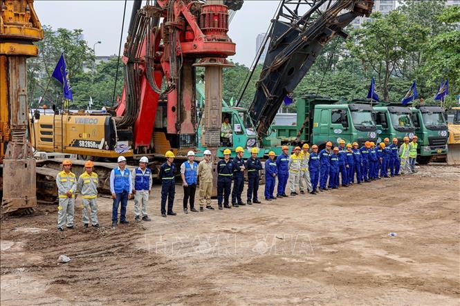 Nút giao khác mức giữa đường Vành đai 3,5 với Đại lộ Thăng Long gồm xây dựng hầm chui trực thông theo hướng Lê Trọng Tấn đi Quốc lộ 32, tim tuyến trùng với đường Lê Trọng Tấn, bố trí 4 làn xe. Ảnh: Trung Nguyên - TTXVN