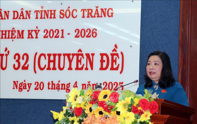 Bà Hồ Thị Cẩm Đào, Phó Bí thư thường trực Tỉnh ủy, Chủ tịch HĐND tỉnh Sóc Trăng phát biểu tại kỳ họp. Ảnh: Trung Hiếu - TTXVN