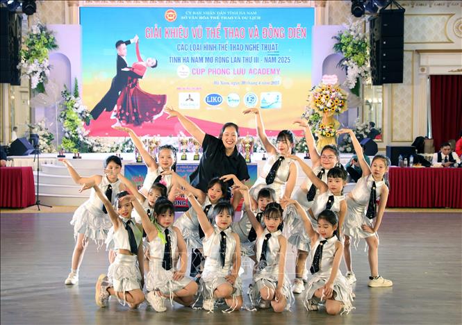 Các đoàn thi đấu ở nội dung Dân vũ – Zumba – Aerobic. Ảnh: Đại Nghĩa - TTXVN