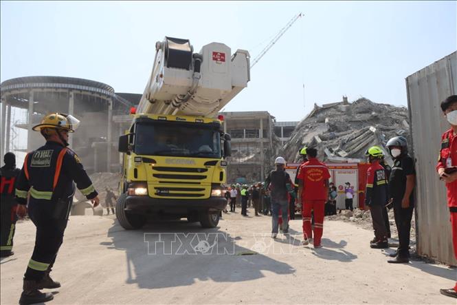 Hiện trường vụ sập tòa nhà tại Bangkok, Thái Lan, do ảnh hưởng của trận động đất ở Myanmar ngày 28/3/2025. Ảnh: THX/TTXVN 