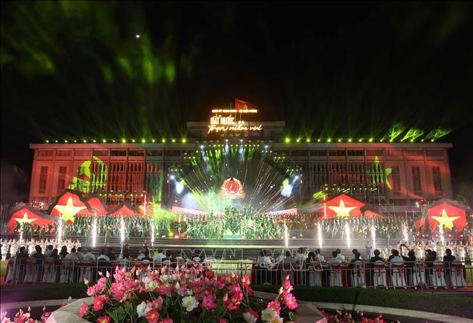 Chương trình nghệ thuật “Đất nước trọn niềm vui”. Ảnh: Thống Nhất – TTXVN