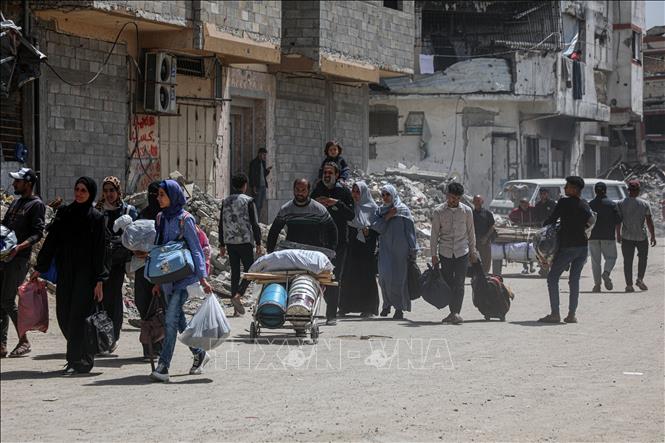 Người dân sơ tán tránh xung đột tại thành phố Gaza ngày 3/4/2025. Ảnh: THX/TTXVN
