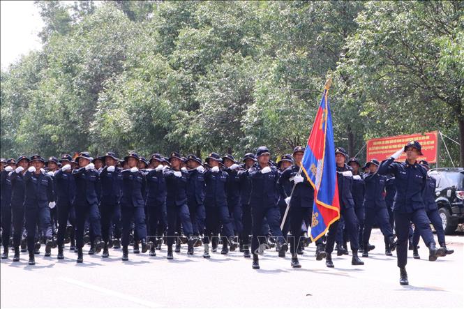 Đội hình Quân đội Hoàng gia Campuchia diễn tập tham gia diễu binh tại Lễ kỷ niệm 50 năm Ngày Giải phóng miền Nam, thống nhất đất nước của Việt Nam. Ảnh: Văn Hướng - TTXVN