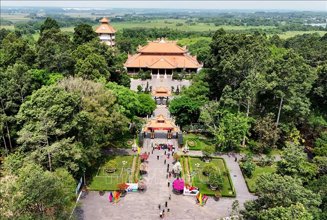 Đền tưởng niệm Bến Dược - Củ Chi là nơi khắc ghi sự hy sinh anh dũng của đồng bào, chiến sĩ trên vùng đất thép Củ Chi. Ảnh: Hồng Đạt - TTXVN
