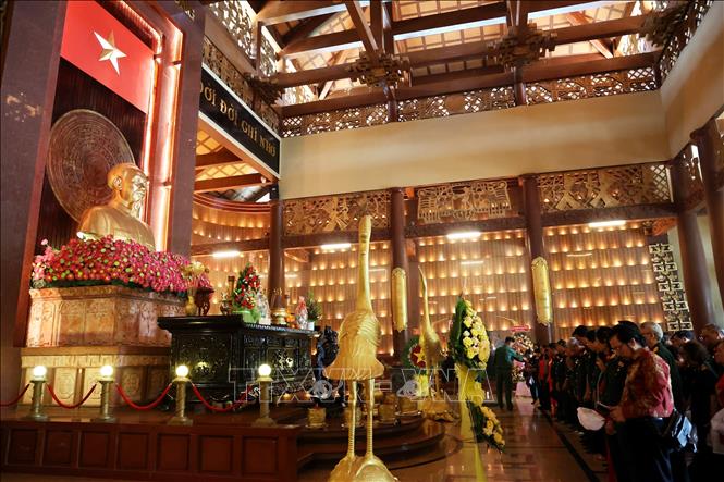 Nhiều đoàn cựu chiến binh, đoàn khách đã đến thăm viếng Đền tưởng niệm Bến Dược - Củ Chi trong dịp kỷ niệm 50 năm thống nhất đất nước (30/4/1975 - 30/4/2025). Ảnh: Hồng Đạt - TTXVN
