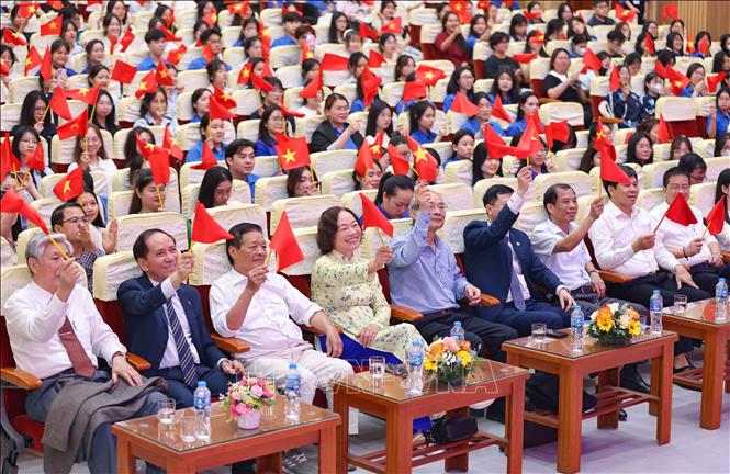 Đây là dịp để đoàn viên thanh niên bồi dưỡng lý tưởng cách mạng, khơi dậy niềm tự hào dân tộc, trách nhiệm của tuổi trẻ trong công cuộc xây dựng và bảo vệ Tổ quốc hôm nay. Ảnh: Thanh Tùng - TTXVN