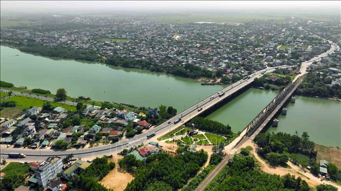 Cầu Thạch Hãn bắc qua sông Thạch Hãn trên tuyến Quốc lộ1, thuộc thị xã Quảng Trị. Ảnh: Vũ Sinh - TTXVN