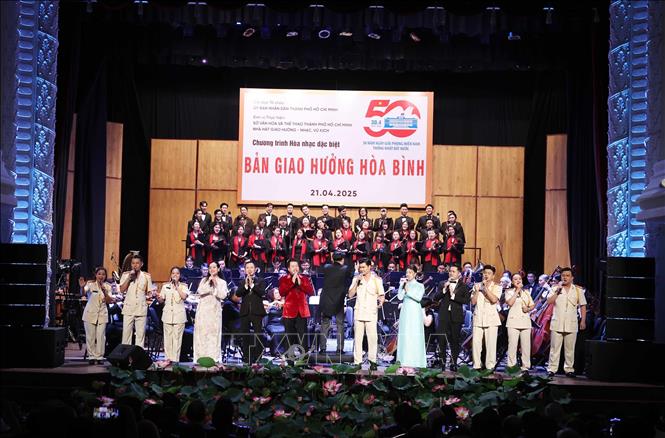 Các nghệ sĩ biểu diễn trong Chương trình Hoà nhạc đặc biệt 