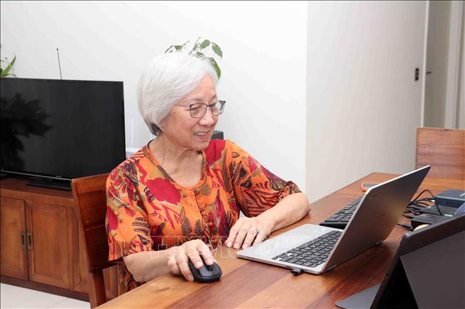 Tiến sĩ Lương Bạch Vân có rất nhiều cống hiến cho sự phát triển của ngành nhựa Thành phố Hồ Chí Minh cũng như kết nối giữa kiều bào và đất nước. Ảnh: Xuân Khu - TTXVN