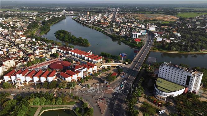 Cầu Đông Hà trên tuyến Quốc lộ 1, thành phố Đông Hà, tỉnh Quảng Trị. Ảnh: Vũ Sinh - TTXVN
