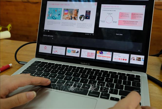 Phần mềm Tri Ân Care được tích hợp nền tảng tích hợp trí tuệ nhân tạo (AI) và Internet vạn vật (IoT), cung cấp nhiều giải pháp chăm sóc sức khỏe, tinh thần cho người cao tuổi. Ảnh: Nguyễn Dũng - TTXVN 