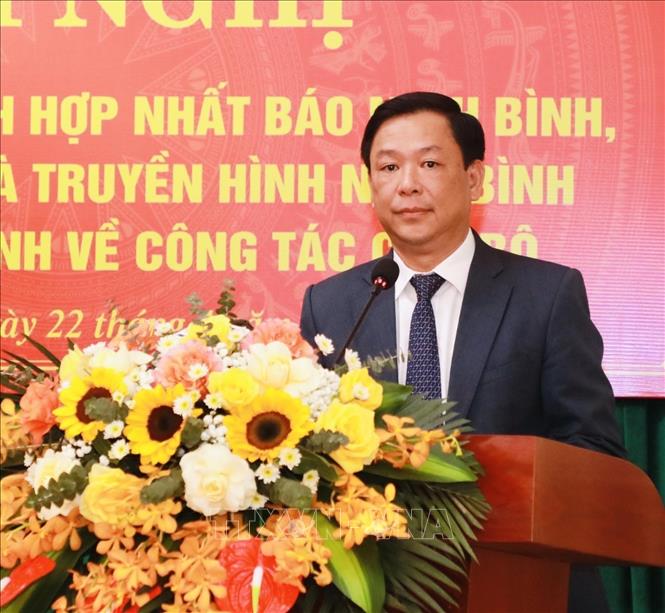 Tổng Biên tập Báo và Đài Phát thanh - Truyền hình Ninh Bình Bùi Ngọc Quang phát biểu tại Hội nghị. Ảnh: TTXVN phát