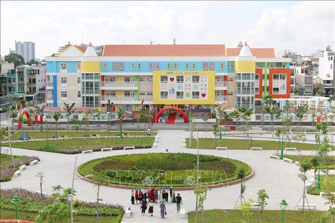 Trường Mầm non Sơn Ca có khuôn viên hơn 6.300 m² với 20 phòng học, các phòng chức năng và bếp ăn. Ảnh: Thanh Vũ-TTXVN 
