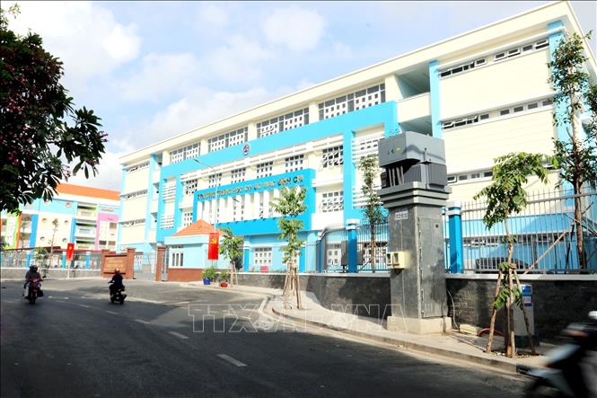 Một đoạn đường Chấn Hưng trước Trường THCS Mạc Đĩnh Chi và Mầm non Sơn Ca được nâng cấp mở rộng.Ảnh: Thanh Vũ-TTXVN 