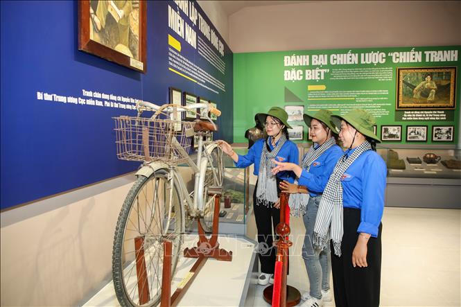 Di tích quốc gia đặc biệt Căn cứ Trung ương Cục miền Nam không chỉ có giá trị đặc biệt đối với công tác giáo dục truyền thống, mà còn là điểm đến hấp dẫn đối với du khách trong và ngoài nước. Ảnh: Giang Phương – TTXVN