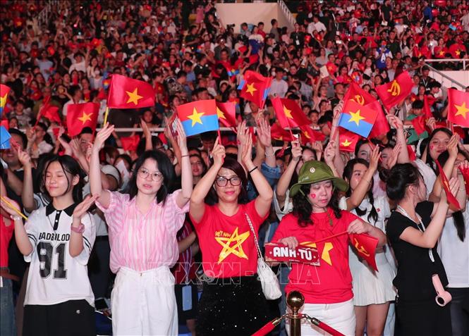 Các tầng lớp nhân dân, học sinh, sinh viên Thủ đô tới thưởng thức chương trình. Ảnh: Trọng Đức - TTXVN