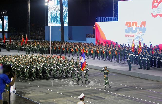 Lực lượng Quân đội vũ trang Lào tham gia Tổng hợp luyện diễu binh, diễu hành lần thứ hai. Ảnh: TTXVN