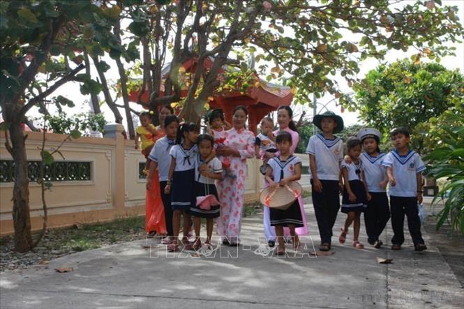 Nhân dân huyện đảo Trường Sa lớn trong những ngày tháng Tư lịch sử năm 2012. Ảnh: Thanh Vũ – TTXVN
