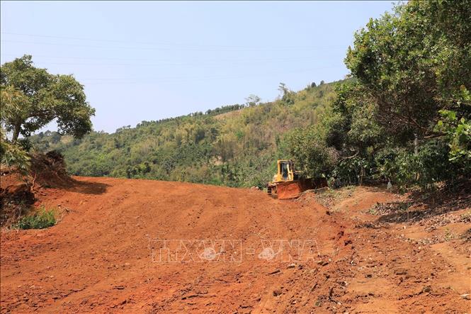 Sau hơn 3 năm triển khai thi công, dự án đường Đạo Nghĩa - Quảng Khê (giai đoạn 2) mới chỉ hoàn thành được hơn 20% tiến độ. Ảnh: TTXVN phát