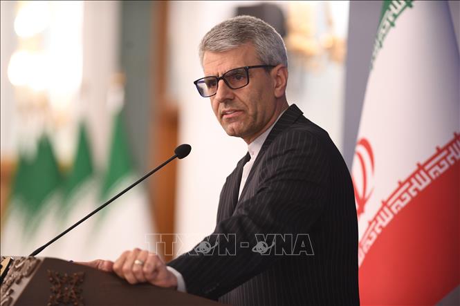 Người phát ngôn Bộ Ngoại giao Iran Esmaeil Baghaei phát biểu tại cuộc họp báo ở Tehran. Ảnh: THX/TTXVN
