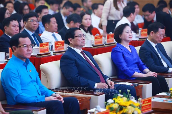 Thủ tướng Phạm Minh Chính và các đại biểu tham dự Lễ phát động Phong trào “Cả nước thi đua đổi mới sáng tạo và chuyển đổi số”. Ảnh: Dương Giang-TTXVN
