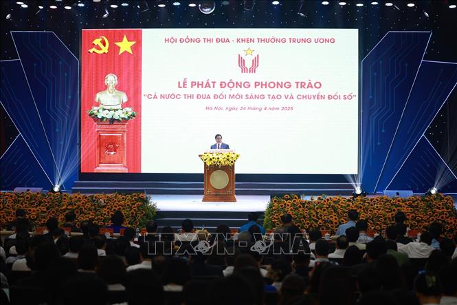 Thủ tướng Phạm Minh Chính, Chủ tịch Hội đồng Thi đua-Khen thưởng Trung ương  phát động Phong trào “Cả nước thi đua đổi mới sáng tạo và chuyển đổi số”. Ảnh: Dương Giang-TTXVN
