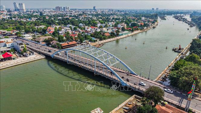 Cầu Hiệp Hoà được khánh thành năm 2012, giúp kết nối giao thông giữa Cù lao Phố và thành phố Biên Hoà. Ảnh: Hoàng Hiếu - TTXVN