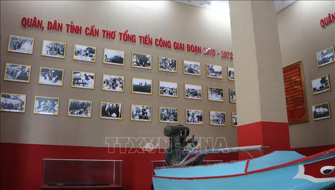 Hình ảnh được trưng bày trong khu di tích. Ảnh: Hồng Thái - TTXVN