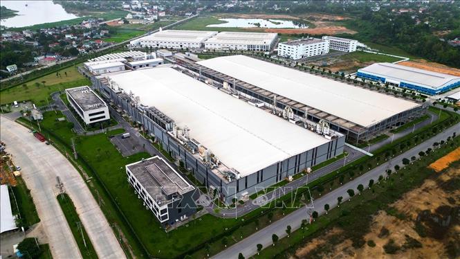 Nhà máy sản xuất pin năng lượng mặt trời Công ty TNHH Toyo Solar (100% vốn của Trung Quốc) tại khu công nghiệp Cẩm Khê, huyện Cẩm Khê. Ảnh: Tuấn Anh - TTXVN