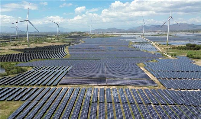 Hệ thống điện mặt trời tại huyện Bắc Phong, tỉnh Ninh Thuận. Ảnh: Trần Việt - TTXVN 