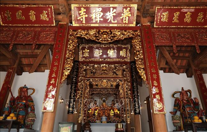 Chùa hiện lưu giữ được những pho tượng Phật quý giá có niên đại tạo tác thế kỷ XVIII. Ảnh: Thành Phương-TTXVN