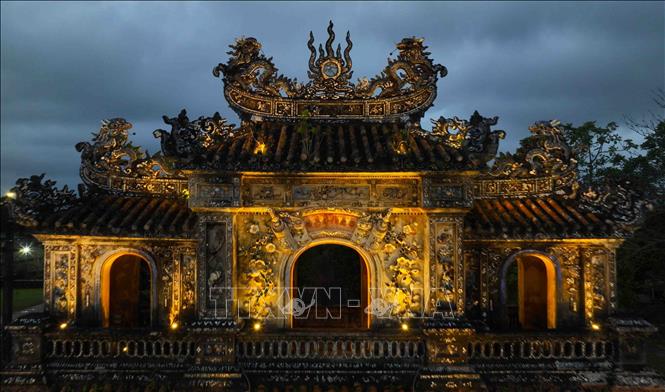 Hien Nhon Mon (Hien Nhan Gate) is located in the East of Hue Imperial Citadel, on Doan Thi Diem Street, Thuan Thanh Ward, Hue City. Hien Nhon Gate was previously only used for officials and men to enter and exit, and is considered the most beautiful gate among the 13 gates - because it has many elaborately carved patterns and motifs. VNA Photo: Vũ Sinh