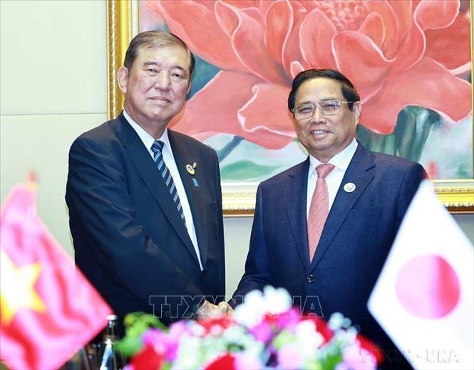 Trong chuyến tham dự Hội nghị Cấp cao ASEAN lần thứ 44, 45 và các hội nghị cấp cao liên quan tại Vientiane (Lào), sáng 11/10/2024, Thủ tướng Phạm Minh Chính gặp Thủ tướng Nhật Bản Ishiba Shigeru. Ảnh: Dương Giang-TTXVN