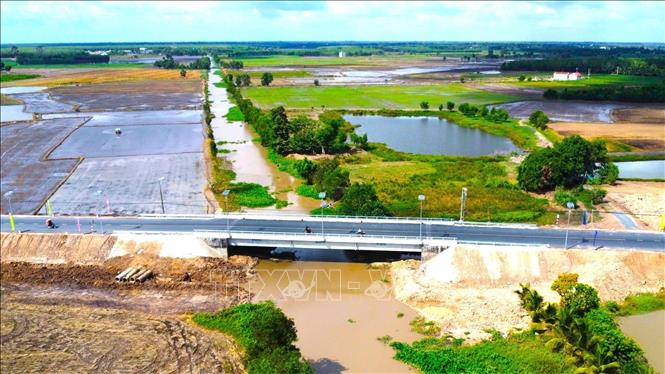 Cầu Hòa Bình nối liền 2 xã biên giới là xã Hoà Hội và xã Hoà Thạnh, góp phần đảm bảo thông suốt trên mạng lưới giao thông tuyến biên giới của tỉnh Tây Ninh. Ảnh: Minh Phú – TTXVN