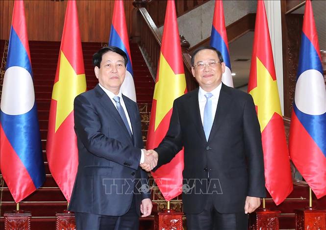 Chủ tịch nước Lương Cường hội kiến Thủ tướng Chính phủ Lào Sonexay Siphandone. Ảnh: Lâm Khánh – TTXVN