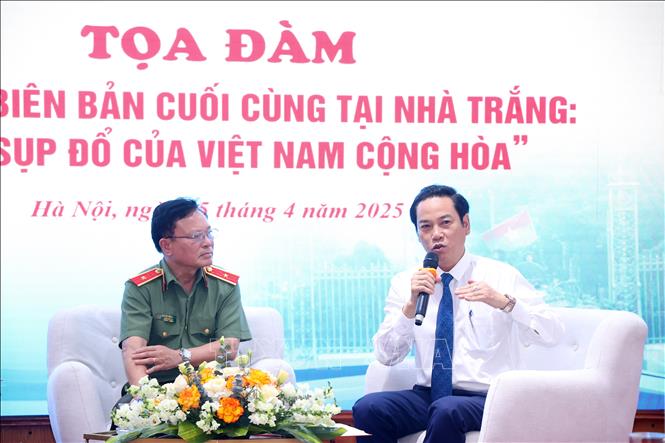 Tiến sĩ Nguyễn Công Dũng, Ủy viên Hội đồng Biên tập - Xuất bản, Nhà xuất bản Chính trị quốc gia Sự thật chia sẻ tại buổi tọa đàm. Ảnh: Văn Điệp – TTXVN