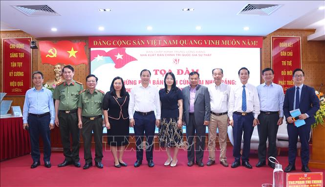 Các đại biểu dự buổi tọa đàm. Ảnh: Văn Điệp – TTXVN
