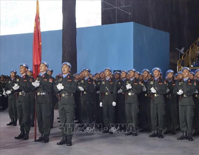 Khối nam sỹ quan công an giữ gìn hoà bình chuẩn bị sơ duyệt. Ảnh: Thu Hương - TTXVN