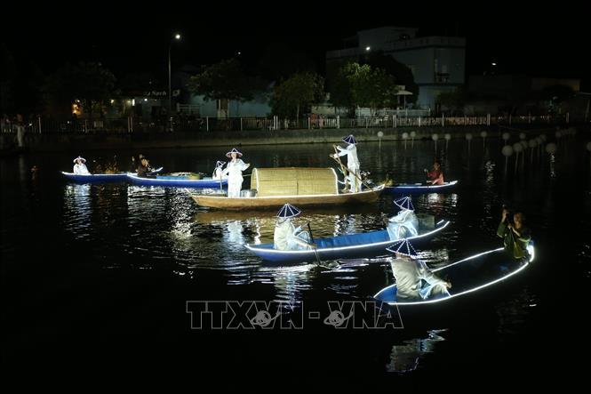 Tiết much mục nghệ thuật tại Chương trình. Ảnh: Duy Khương - TTXVN
